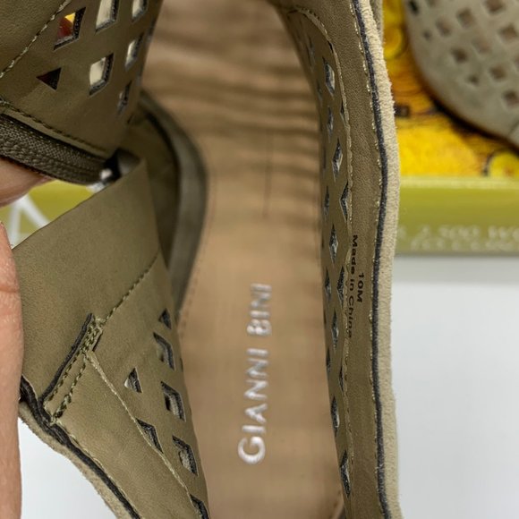 Gianni Bini Peep Toe Booties Women 9 Taupe Suede Laser Cut  Gianni Bini Laser Cut Suede Booties Laces Peep Toe
